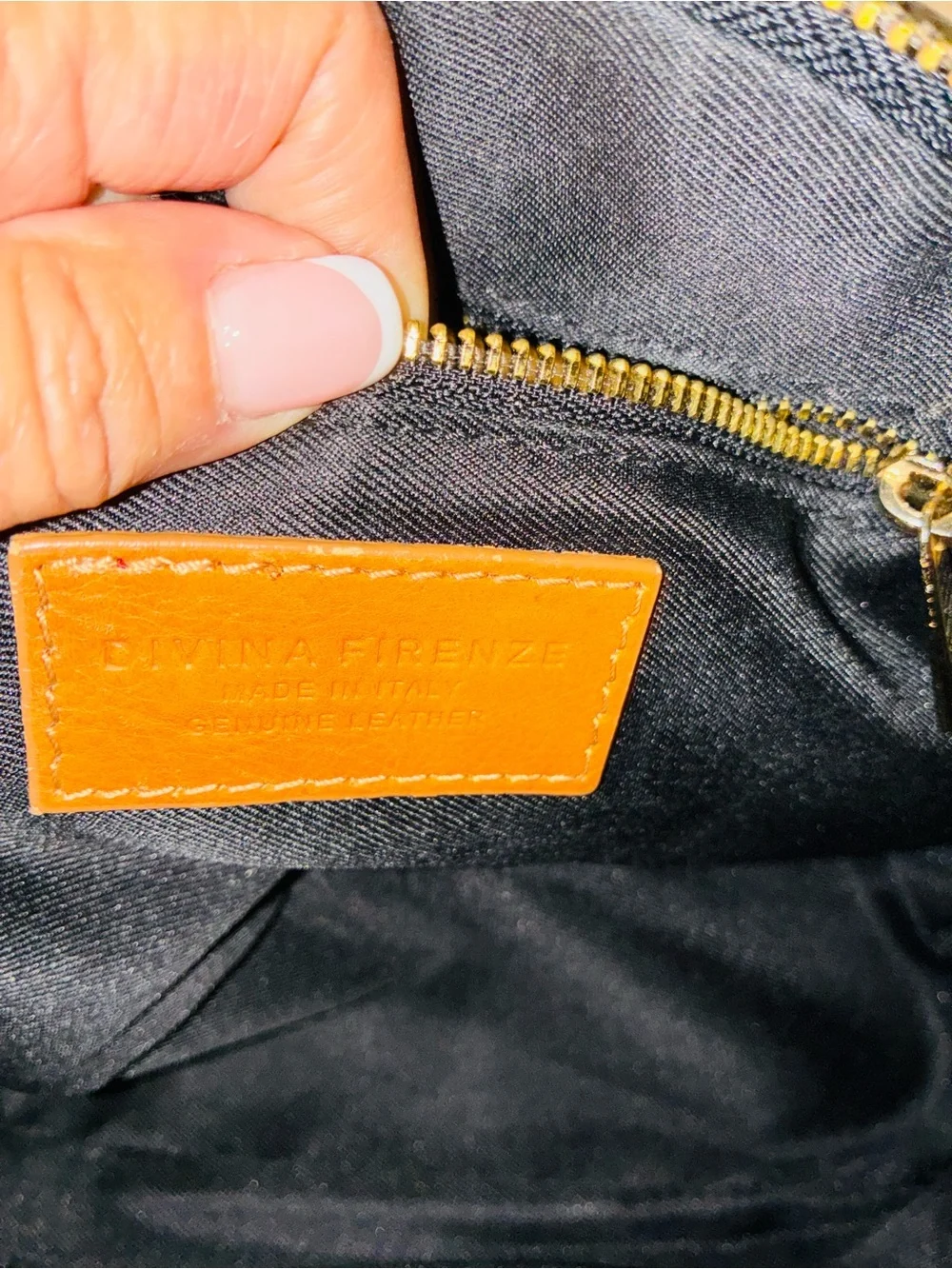Divina Firenze handbag is crafted from black pebbled leather Made in Italy.